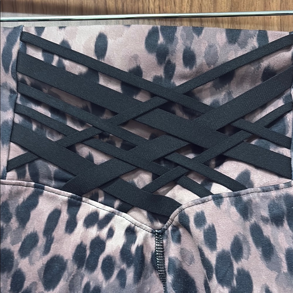 Fabletics Boost PowerHold High-Waisted 7/8 Legging Size Small Spotted/Black - Picture 8 of 8